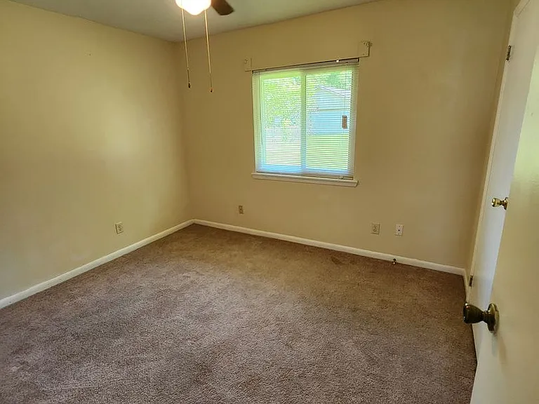 802 Margret Ln — Photo 15