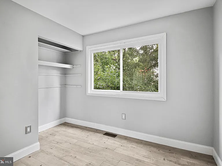 511 Avondale Dr — Photo 43