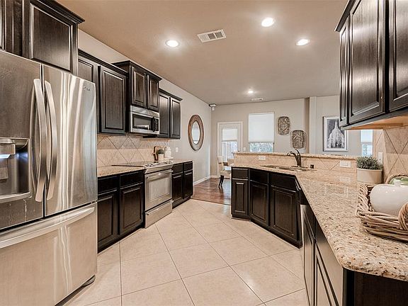 4th image of 1807 Villa Dr