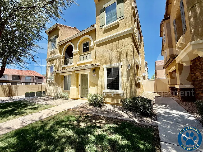 165 W Tremaine Ct — Photo 1