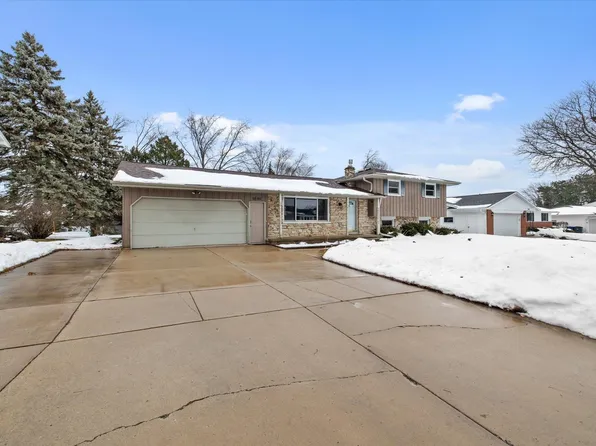 1084 Daisy Ln, Green Bay, WI 54304