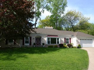 213 135th St E, Burnsville, MN 55337
