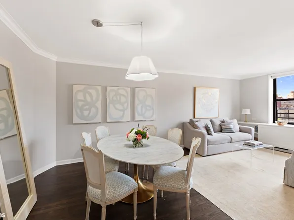 100 Bank Street image 2 of 7