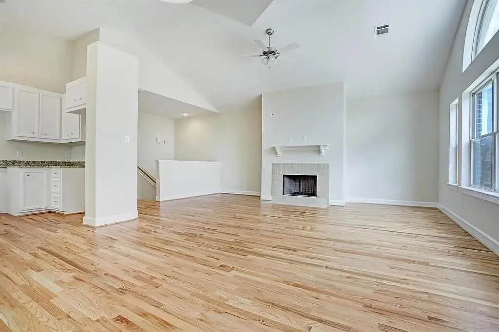 3 bed, 2.5 bath, 1806 sqft, $2,200 — Photo 4