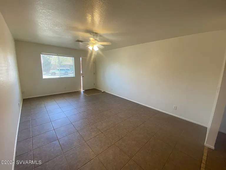 126 E Paula Cir #B — Photo 2