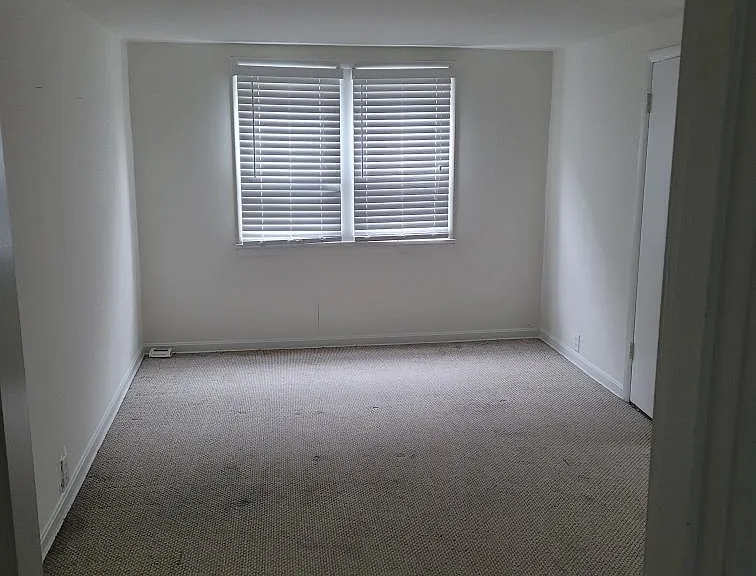 1004 Gillock St — Photo 15