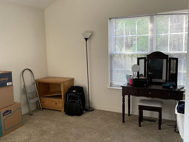 555 Station Ln — Photo 8
