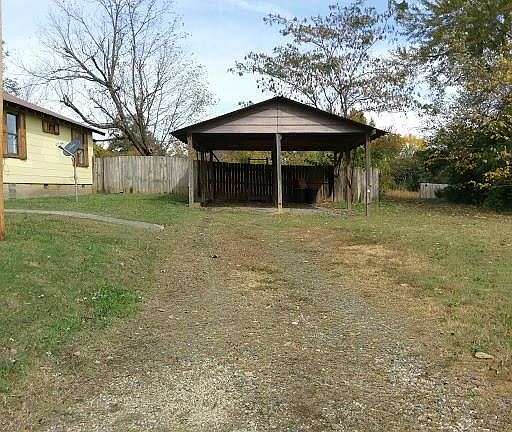 3rd image of 510 Petros Ave