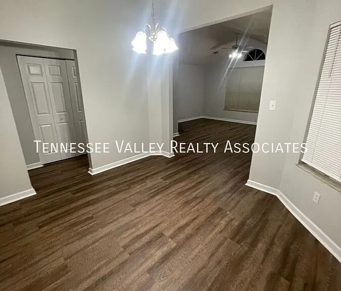 1513 Spelling Way — Photo 6