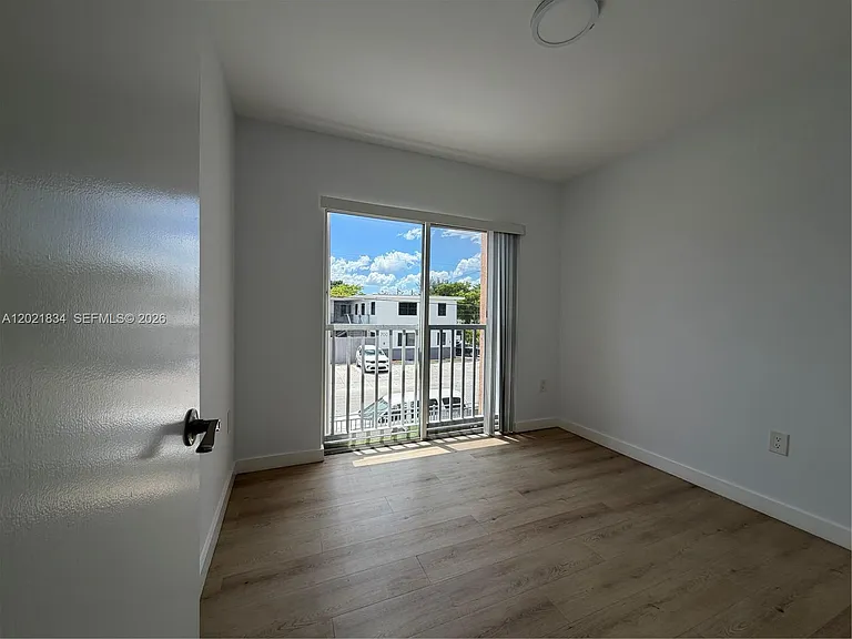 717 SW 11th Ave #204 — Photo 5