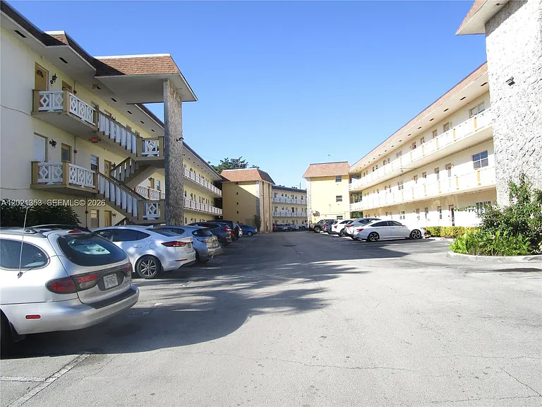 5111 W Oakland Park Blvd #301 — Photo 7