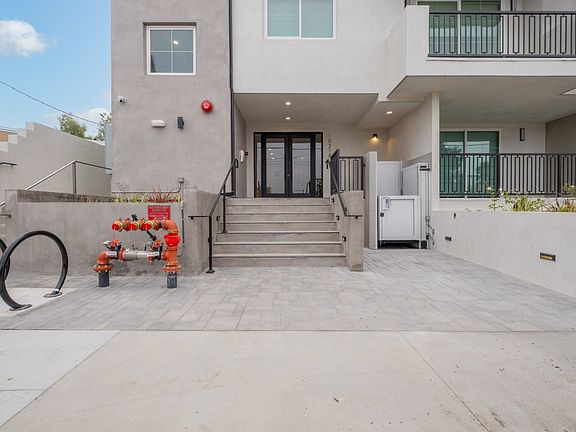 4th image of 10218 Fernglen Ave #301