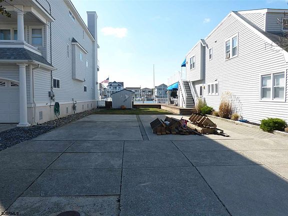 2nd image of 42-44 W 17th St