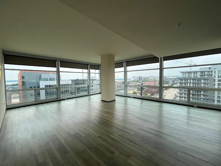 Galaxie High Rise Apartments — Photo 163