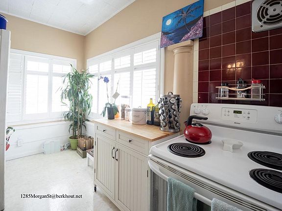 Big windows give great light in the kitchen.