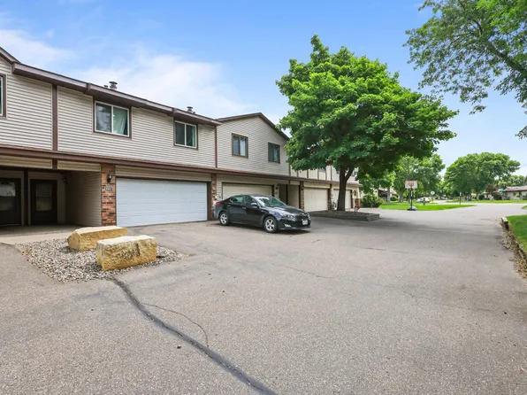 8557 Maplebrook Pkwy N, Brooklyn Park, MN 55445