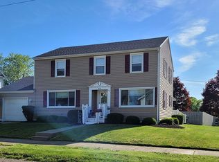 814 Race St, Dover, OH