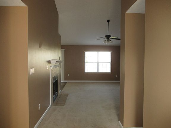 4th image of 6812 N Lufkin Ct