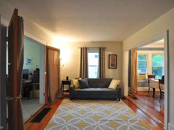 2nd image of 1027 Columbus Ave
