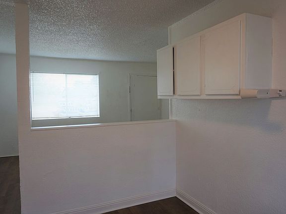 4th image of 245 N 2nd St #255