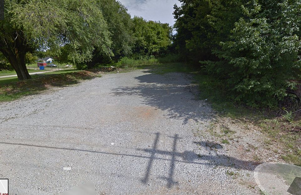 2nd image of E Petty Ln