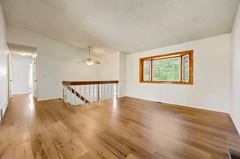 3 bed, 3.0 bath, 1784 sqft, $2,095 — Photo 3
