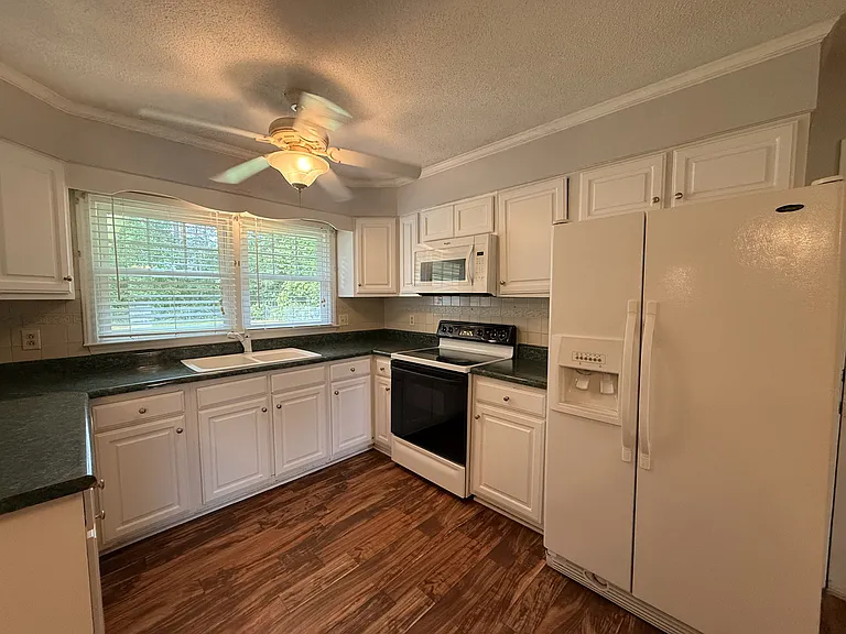 111 Old Post Ct — Photo 6