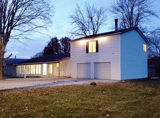 325 E Park Ct, Gilman, IL 60938