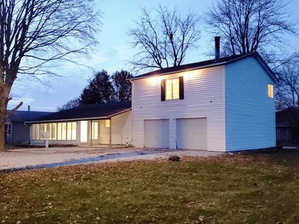 325 E Park Ct, Gilman, IL 60938
