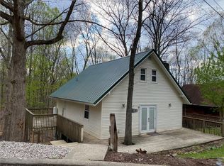 70 Chestnut Rd, Elkview, WV 25071