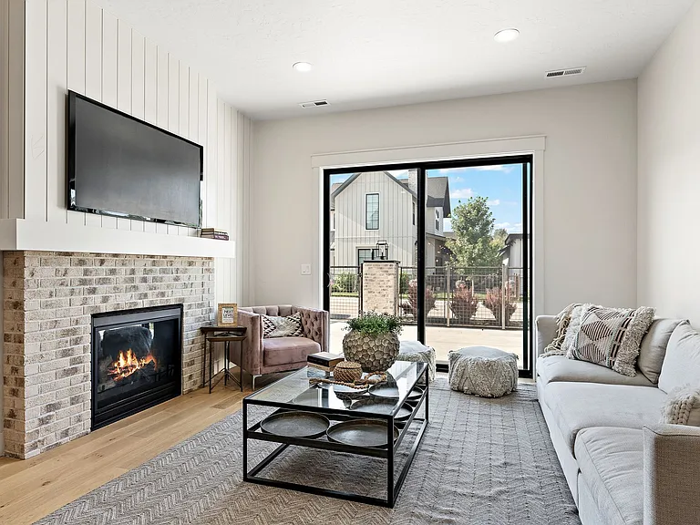 2460 W Iron Coop St #1 — Photo 8