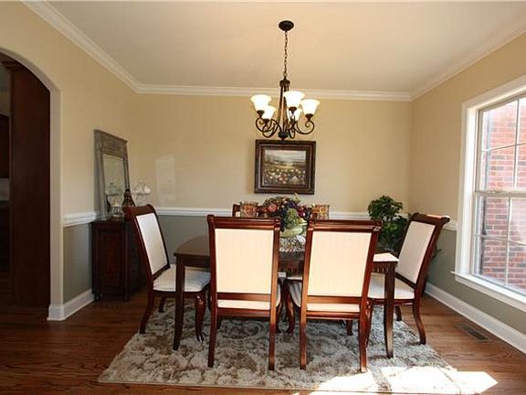 3rd image of 1579 Hunt Club Blvd