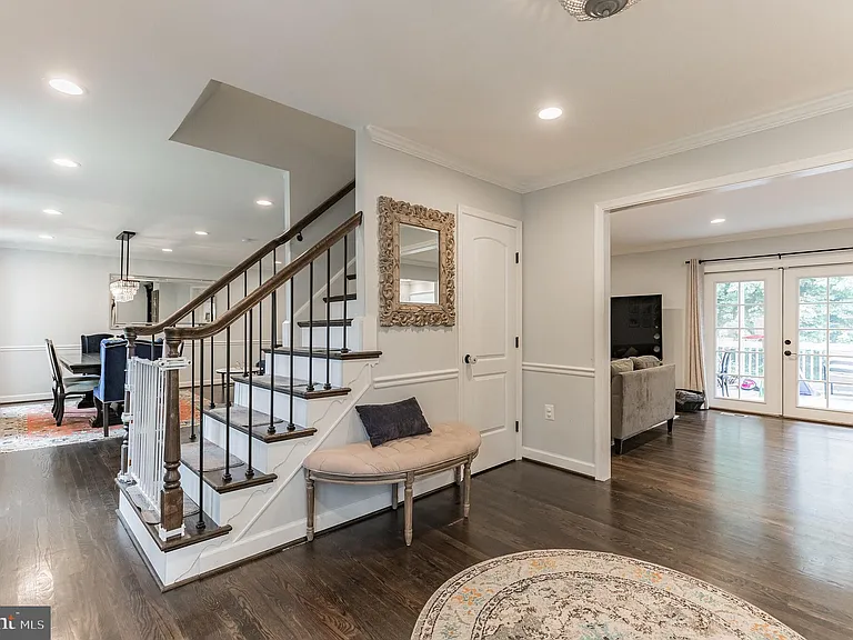 9911 Barnsbury Ct — Photo 3