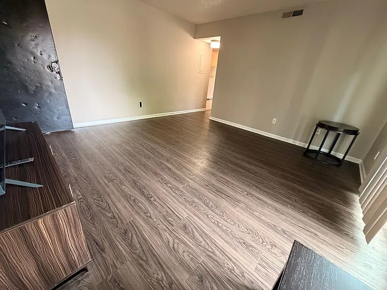 440 E Madison St — Photo 3