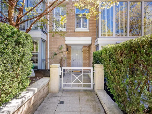 290 Newport Dr #3, Pt Moody, BC V3H 5N2