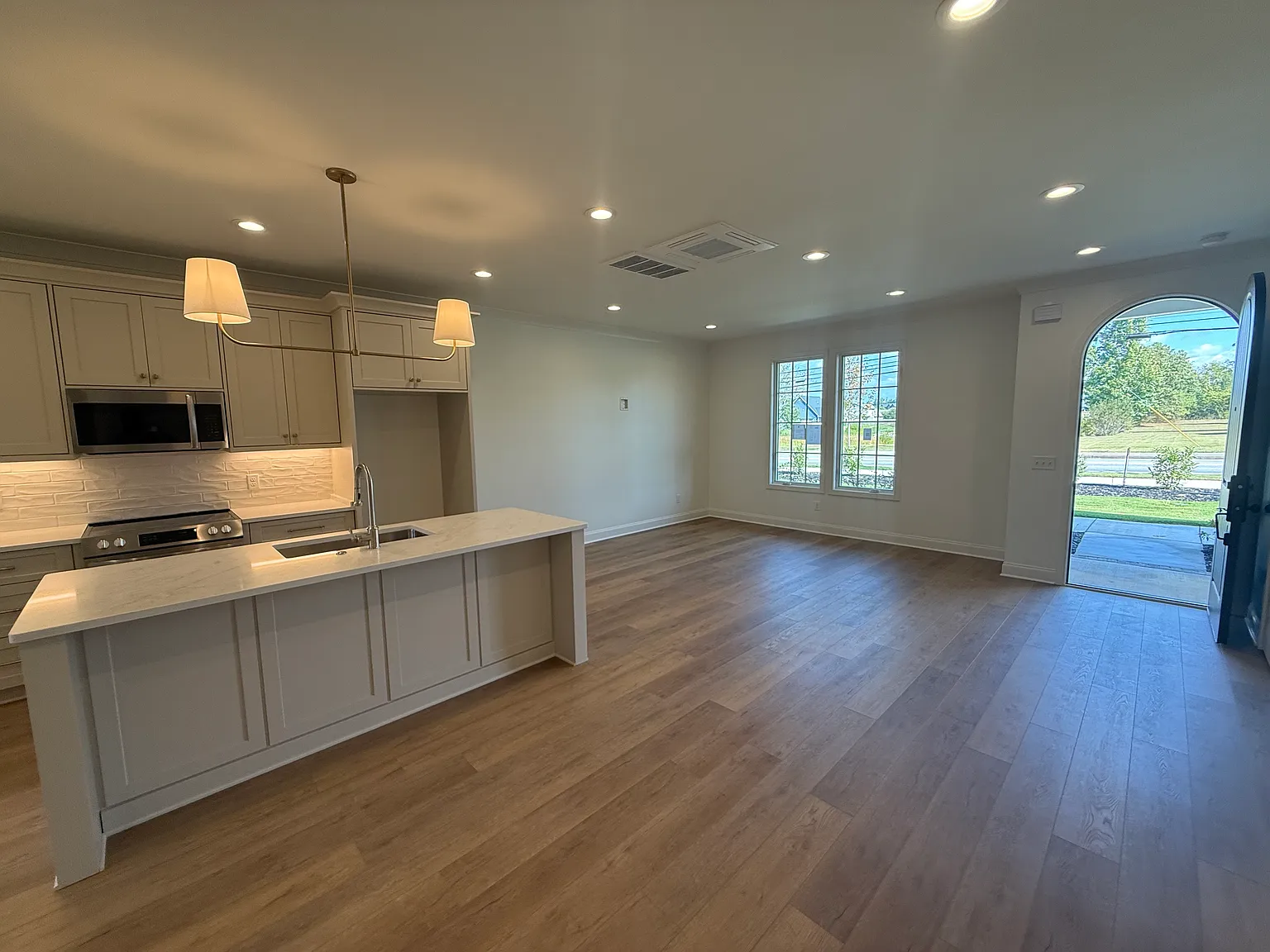 3 bed, 2.5 bath, 1622 sqft, $2,800 — Photo 3