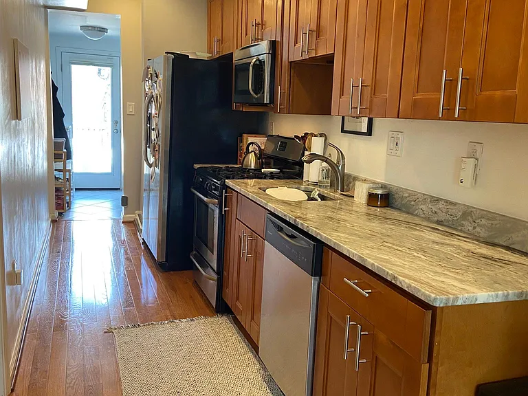 1643 Montello Ave NE — Photo 2