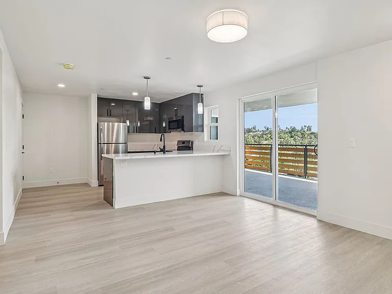 40rty on Colony — Photo 16