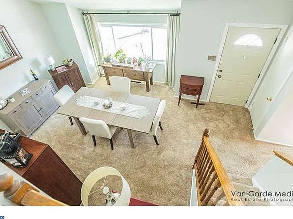 4th image of 301 Brennen Dr