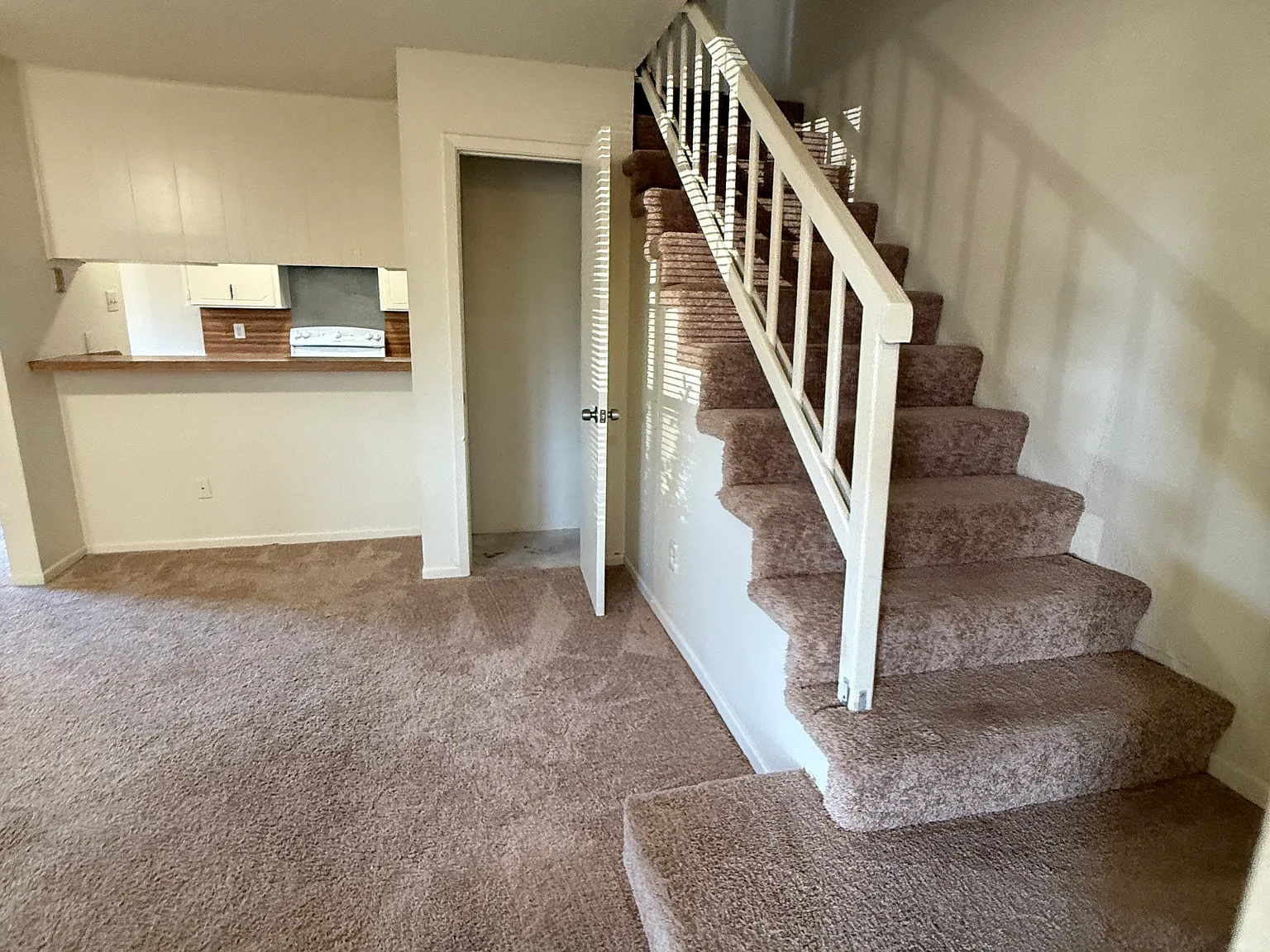 2 bed, 1.5 bath, $850 — Photo 3