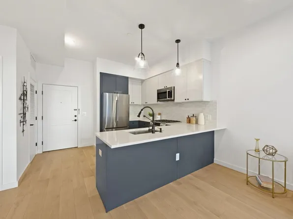 425 3rd Street image 8 of 31