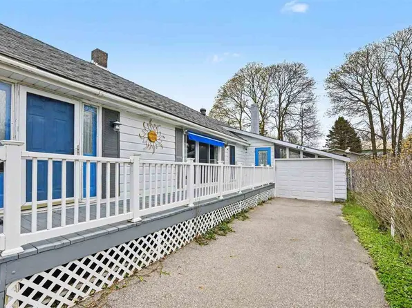 404 May St, Charlevoix, MI 49720