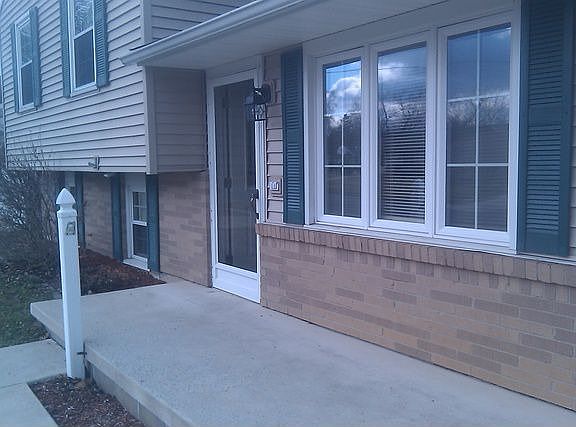 2nd image of 305 Cairns St