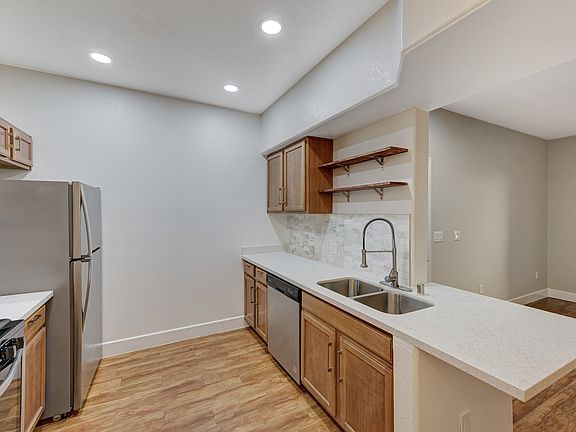 5th image of 1049-9500 W Maule Ave #1049