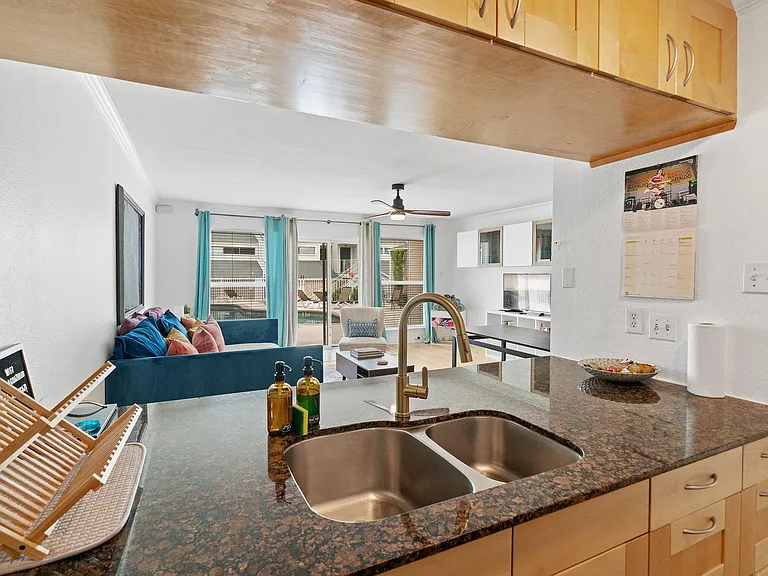1818 S Lakeshore Blvd #8 — Photo 5