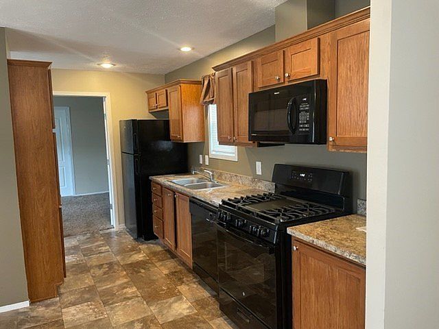 1st image of 516 Courtland Ln #52