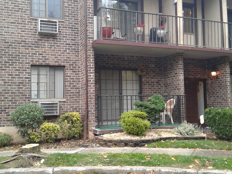 1st image of 30 Donna Ct APT 4
