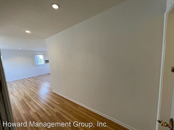 3rd image of 260 S Doheny Dr APT 7