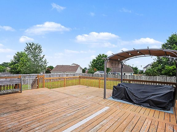 4th image of 2667 Paradise Dr