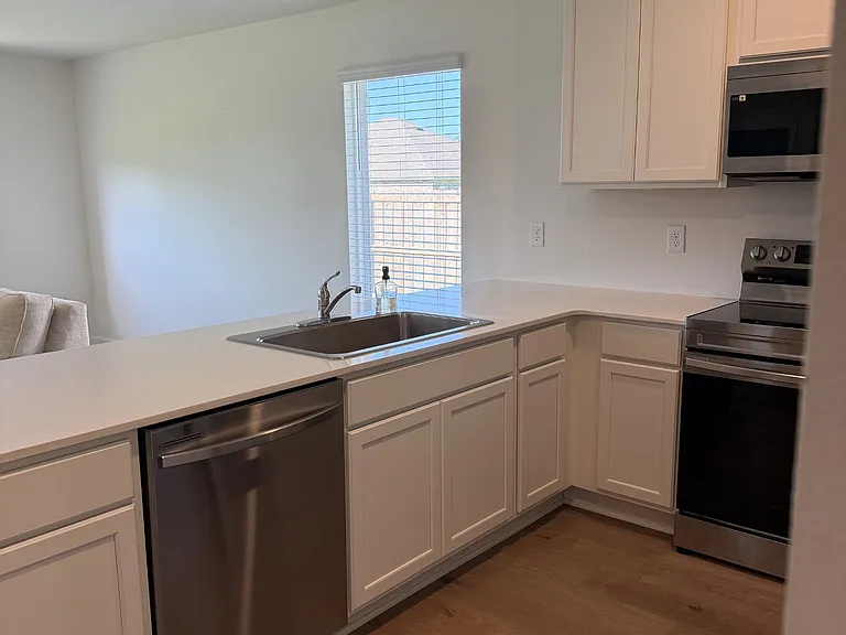 16933 Valencia Way — Photo 6